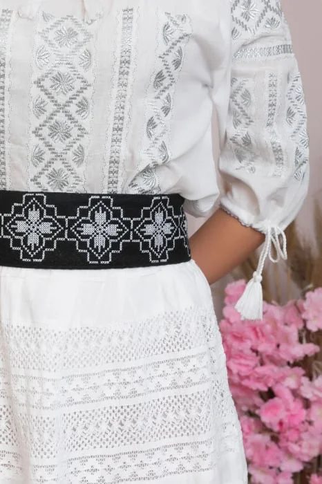 Brau traditional negru cu motiv floral gri Andreea