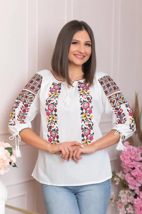 Ie traditionala alba cu motiv floral tricolor Catrinel