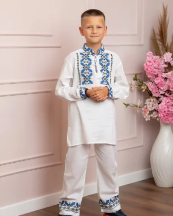 Compleu traditional alb pentru baieti cu motiv floral albastru Dominic
