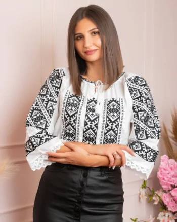 Ie traditionala alba cu motiv geometric negru Ina 04