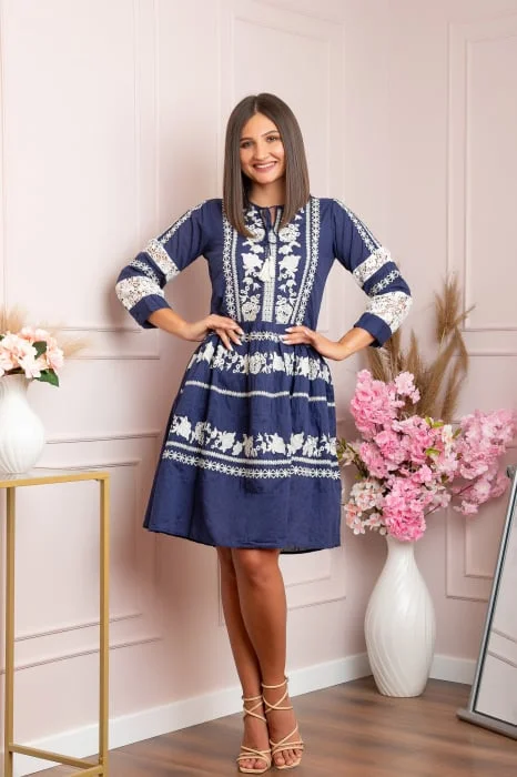 Rochie traditionala bleumarin cu model floral alb Ema 02