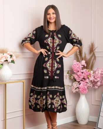 Rochie traditionala neagra cu model floral multicolor Greta