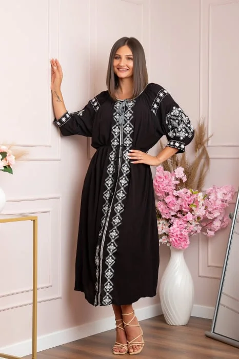 Rochie traditionala neagra cu model geometric alb Cecilia
