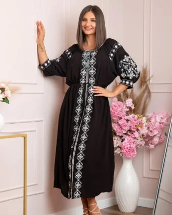 Rochie traditionala neagra cu model geometric alb Cecilia