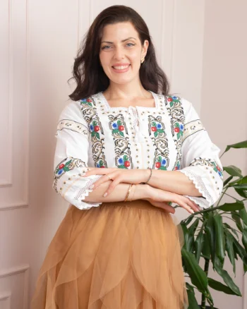 Bluza tip ie alba cu motiv floral multicolor Malvina 02