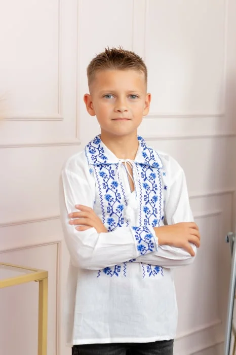 Camasa traditionala de baieti alba cu motiv floral albastru Alin 01