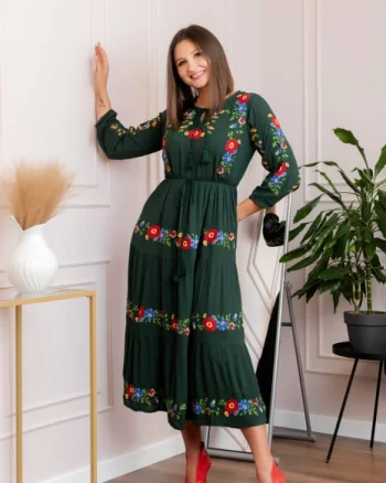 Rochie traditionala verde cu motiv floral multicolor Ioana
