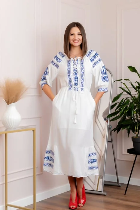 Rochie traditionala alba cu motiv floral albastru Viorica