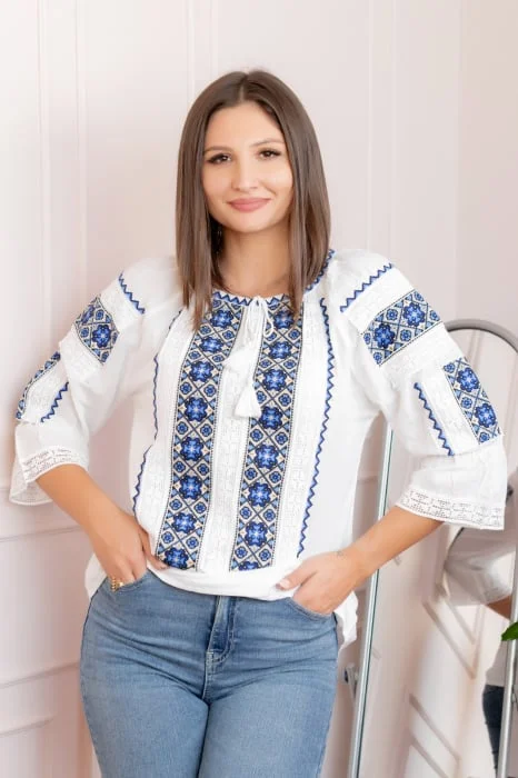 Bluza tip ie alba cu broderie geometrica albastra Irene