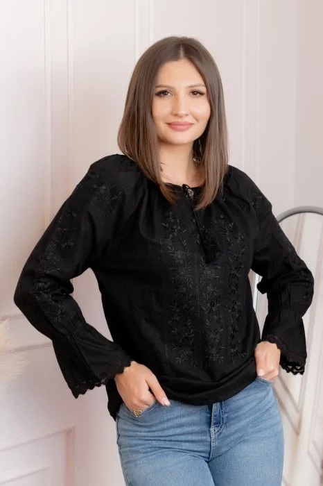 Bluza tip ie neagra cu motiv floral negru Ada 02
