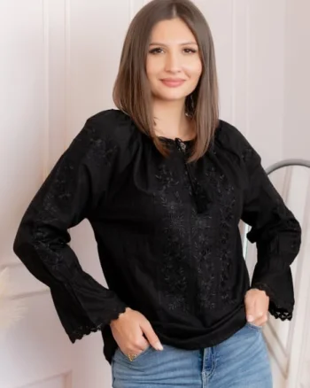 Bluza tip ie neagra cu motiv floral negru Ada 02