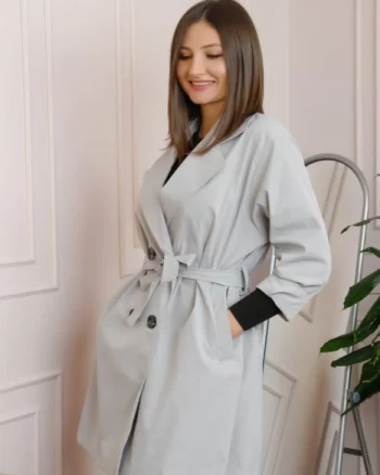 Pardesiu elegant gri deschis cu cordon si nasturi