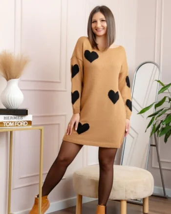 Pulover lung bej cu inimioare negre