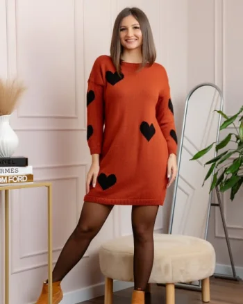 Pulover lung caramiziu cu inimioare negre