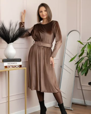 Rochie eleganta Kate din catifea maro cu strasuri si centura in talie
