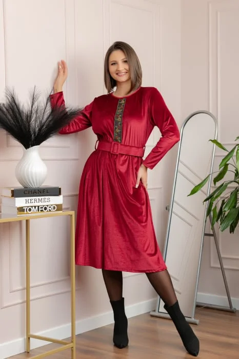 Rochie din catifea Layla cu centura in talie si detaliu boho-floral - Grena