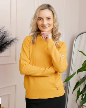 Pulover tricotat fin cu detalii ondulate Caroline - Galben