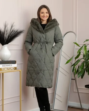 Geaca lunga eleganta matlasata din fas Kimberly cu gluga imblanita - Kaki