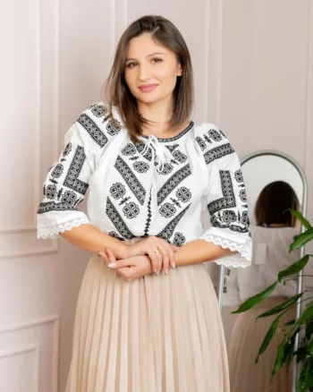 Bluza tip ie alba cu motiv geometric negru Doroteea