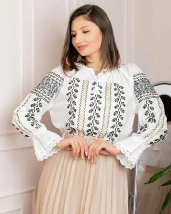 Ie traditionala alba cu motiv floral negru Iulica 02
