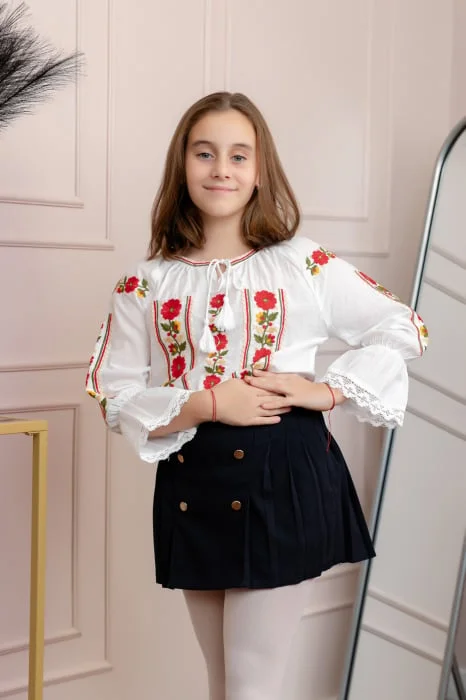 Ie traditionala alba pentru fetite cu motiv floral rosu Eliza