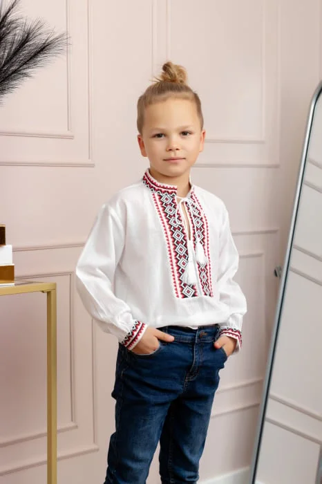 Camasa traditionala de baieti alba cu motiv geometric rosu Daniel 01