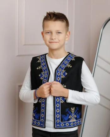 Vesta traditionala de baieti neagra cu broderie florala albastra Cezar