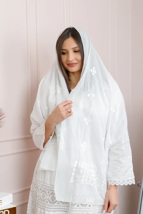 Marama traditionala alba cu broderie geometrica alba Melania 02