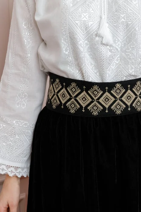 Brau traditional negru cu motiv geometric crem Roxana