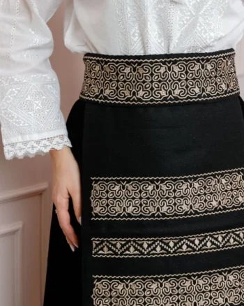 Brau traditional negru cu motiv floral auriu Ruxandra