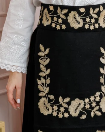 Brau traditional negru cu motiv floral auriu Madalina