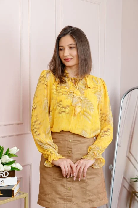 Bluza eleganta galbena Lucienne cu flori albe si jabou