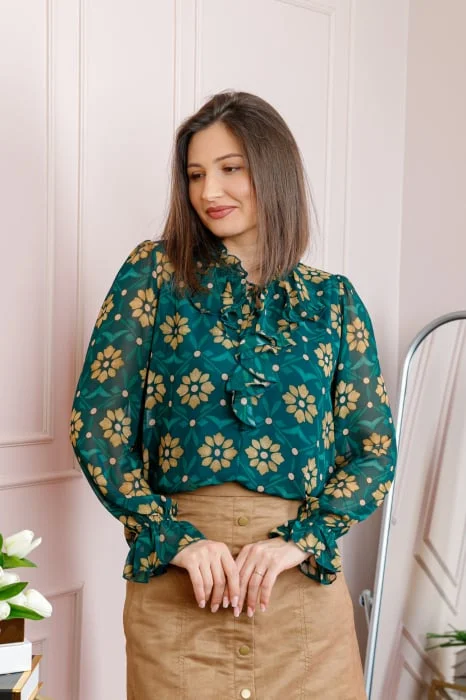 Bluza eleganta verde smarald Lucienne cu flori aurii si jabou