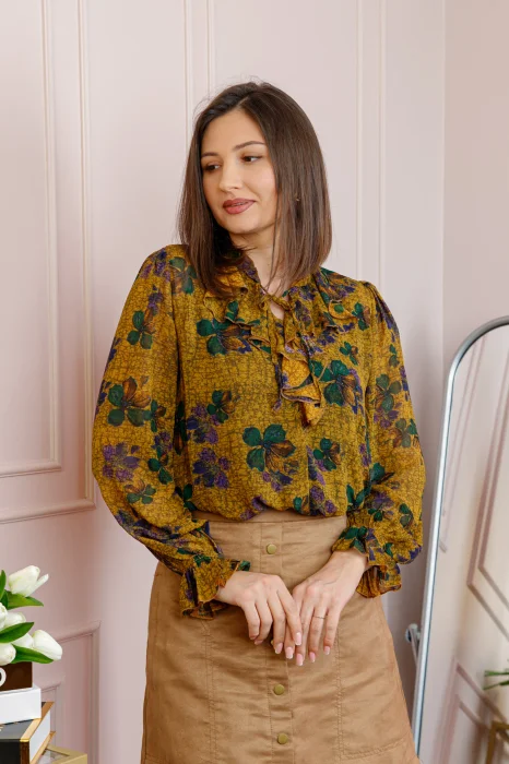 Bluza eleganta galben mustar Lucienne cu imprimeu verde si jabou