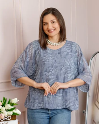 Bluza dama Maddie din voal bleu cu imprimeu floral alb