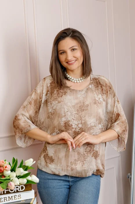 Bluza dama Maddie din voal bej cu imprimeu floral maro
