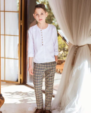 Compleu pantalon in carouri si camasa alba cu nasturi din lemn pentru baieti - Lorand