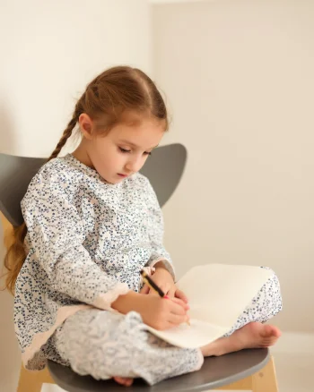 Pijama din bumbac cu imprimeu floral si dantela roz pentru fete - Personalizare Broderie