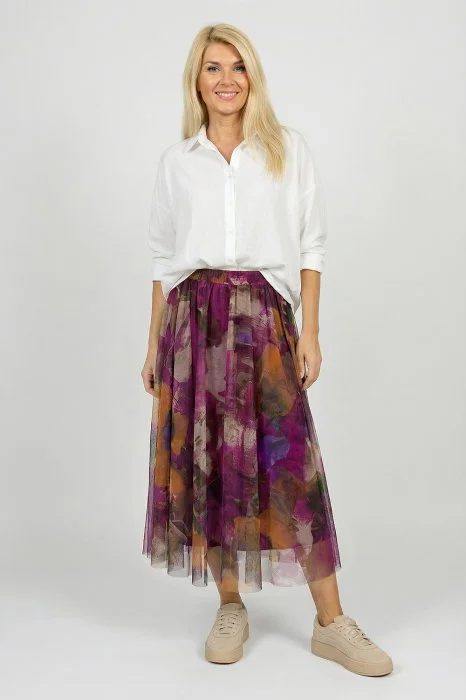 Fusta clos din tulle cu imprimeu pictural multicolor pe fond mov zmeura