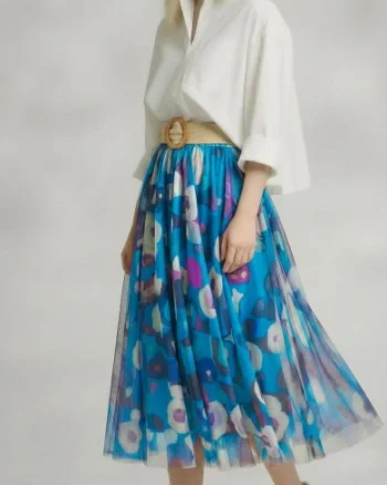 Fusta clos din tulle cu imprimeu floral pictural pe fond turcoaz