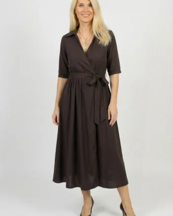 Rochie midi, petrecuta cu cordon, din vascoza maro