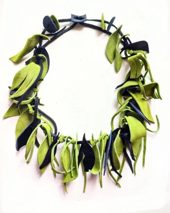 Colier handmade  din piele naturala, asimetric, nuante olive,negru