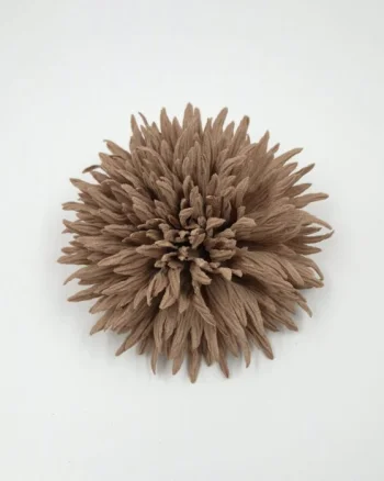 Brosa dama floare textila decorativa, bej inchis