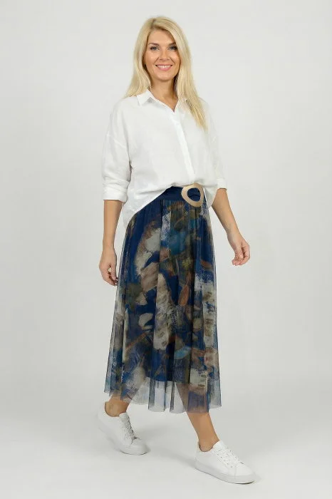 Fusta clos din tulle cu imprimeu pictural multicolor pe fond bleumarin