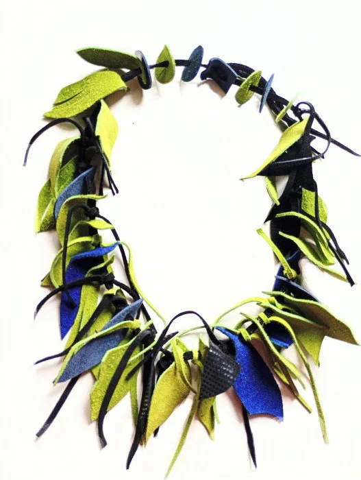 Colier handmade  din piele naturala, asimetric, nuante olive, albastru regal,unicat