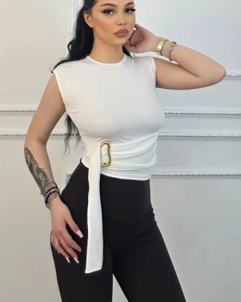 Top scurt elegant ARVEN, cu detaliu metalic auriu, ALB