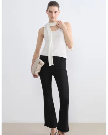 Blugi uni evazati, Negru