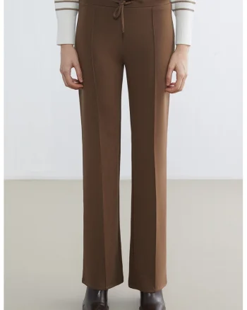 Pantaloni drepti cu cusaturii decorative, Maro