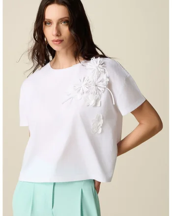 Tricou lejer cu aplicatii florale, Alb
