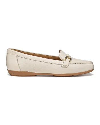 Pantofi loafer din piele cu accesoriu metalic, Bej deschis